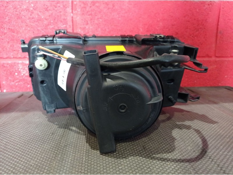 Recambio de faro derecho para audi 80 (811/813) 1.8 referencia OEM IAM   