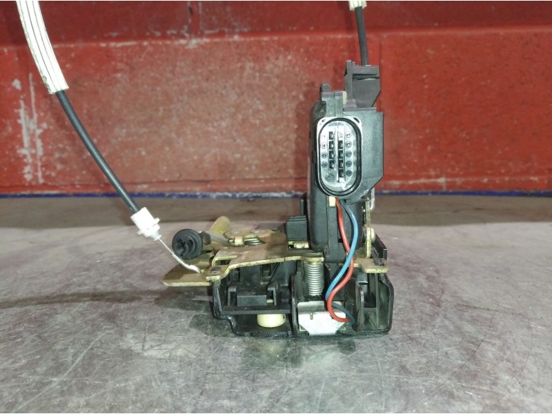 Recambio de cerradura puerta delantera derecha para audi a6 referencia OEM IAM    Recambio de cerradura puerta delantera derecha para audi a6 referencia OEM IAM