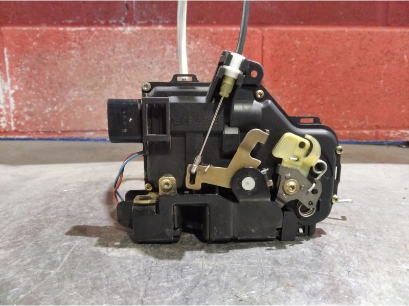 Recambio de cerradura puerta delantera derecha para audi a6 referencia OEM IAM    Recambio de cerradura puerta delantera derecha para audi a6 referencia OEM IAM