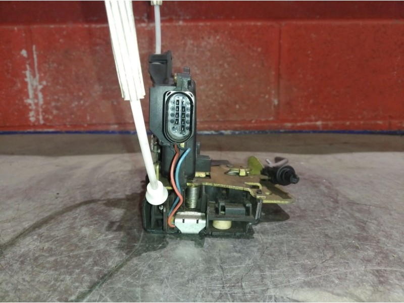 Recambio de cerradura puerta delantera izquierda para audi a6 referencia OEM IAM    Recambio de cerradura puerta delantera izquierda para audi a6 referencia OEM IAM