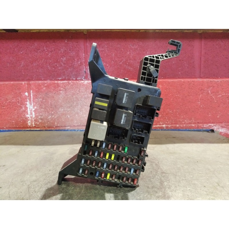 Recambio de caja reles fusibles para ford mondeo 2.0 tdci 140 ghia auto referencia OEM IAM 4S7T14A073AB  