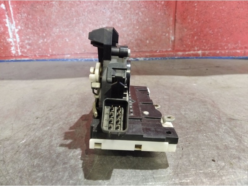 Recambio de cerradura puerta delantera izquierda para ford mondeo 2.0 tdci 140 ghia auto referencia OEM IAM   