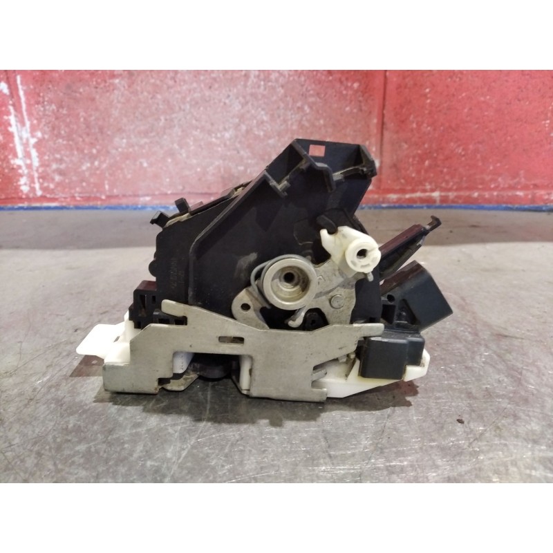 Recambio de cerradura puerta delantera izquierda para ford mondeo 2.0 tdci 140 ghia auto referencia OEM IAM   