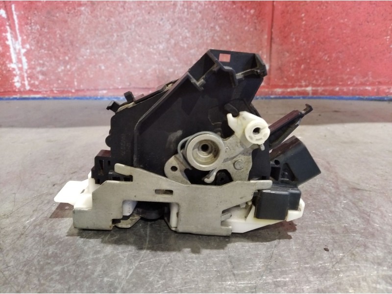 Recambio de cerradura puerta delantera izquierda para ford mondeo 2.0 tdci 140 ghia auto referencia OEM IAM   