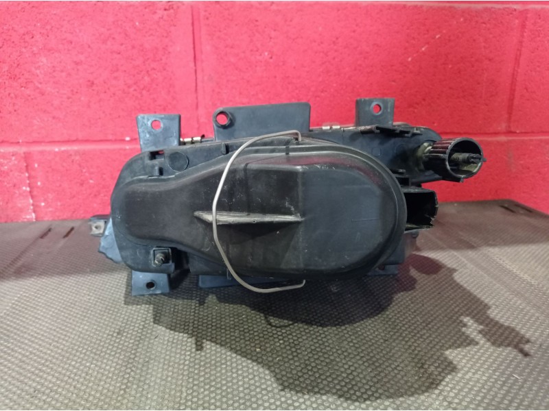 Recambio de faro derecho para peugeot 405 berlina referencia OEM IAM    Recambio de faro derecho para peugeot 405 berlina referencia OEM IAM