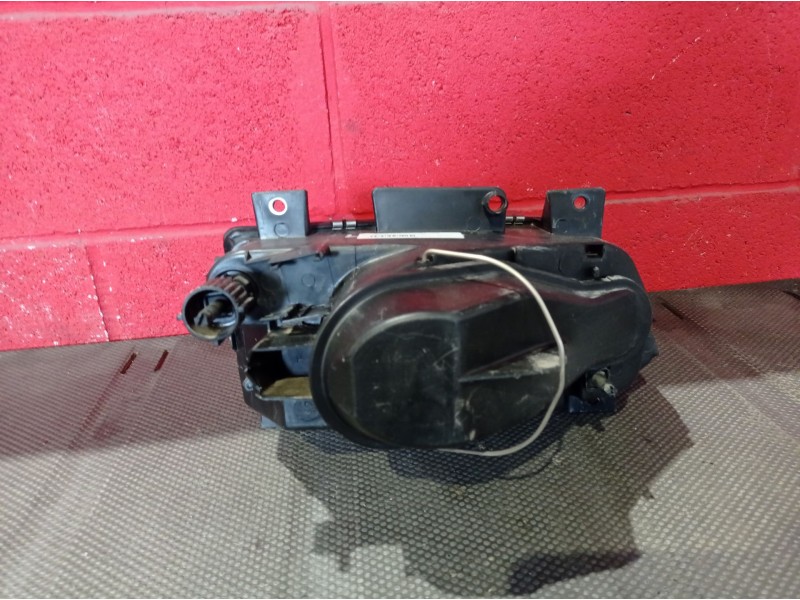 Recambio de faro izquierdo para peugeot 405 berlina referencia OEM IAM    Recambio de faro izquierdo para peugeot 405 berlina referencia OEM IAM