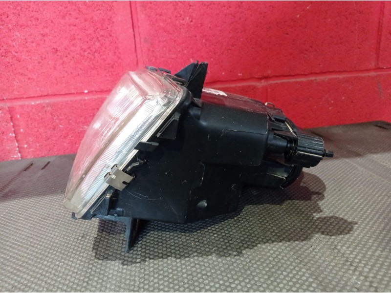 Recambio de faro izquierdo para peugeot 405 berlina referencia OEM IAM    Recambio de faro izquierdo para peugeot 405 berlina referencia OEM IAM