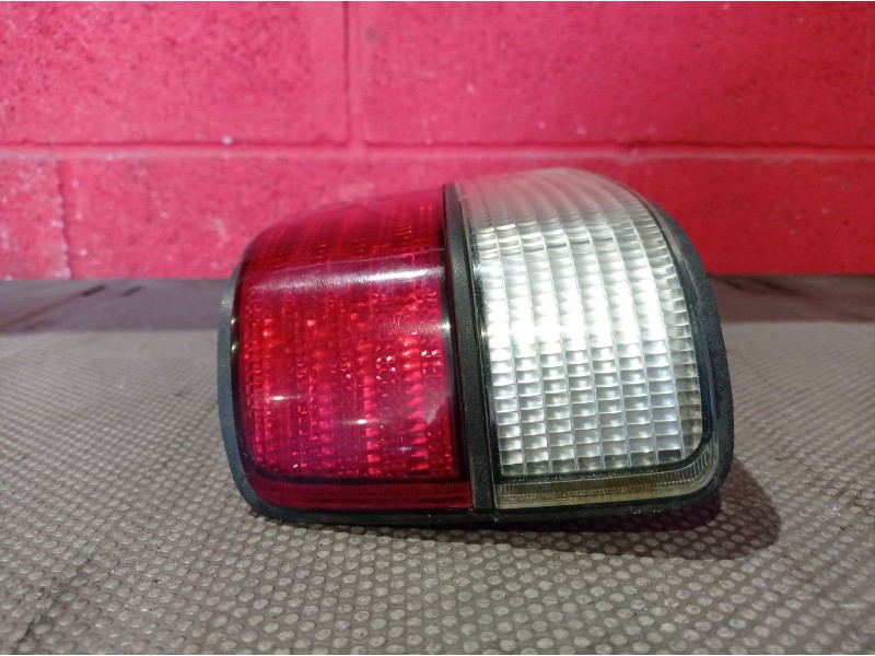 Recambio de piloto trasero izquierdo para peugeot 405 berlina referencia OEM IAM    Recambio de piloto trasero izquierdo para peugeot 405 berlina referencia OEM IAM