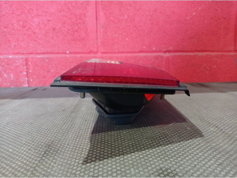 Recambio de piloto trasero izquierdo para peugeot 405 berlina referencia OEM IAM    Recambio de piloto trasero izquierdo para peugeot 405 berlina referencia OEM IAM