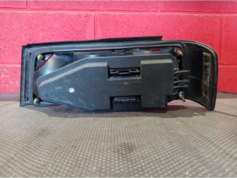 Recambio de piloto trasero izquierdo para peugeot 405 berlina referencia OEM IAM    Recambio de piloto trasero izquierdo para peugeot 405 berlina referencia OEM IAM