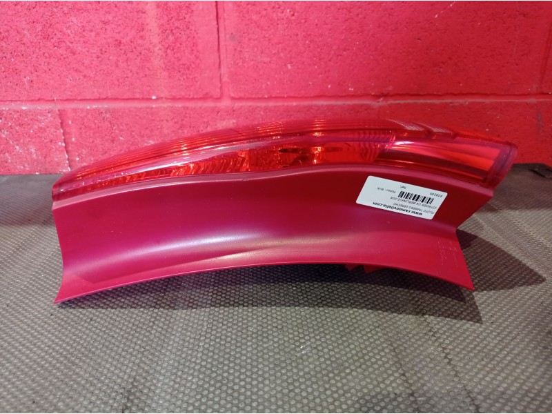 Recambio de piloto trasero derecho para citroen c4 berlina 1.6 16v hdi referencia OEM IAM   