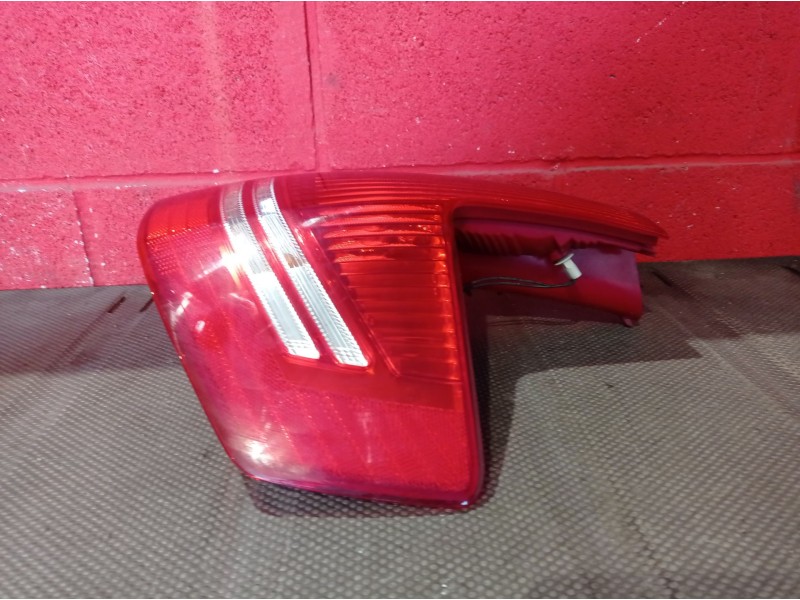 Recambio de piloto trasero derecho para citroen c4 berlina 1.6 16v hdi referencia OEM IAM   