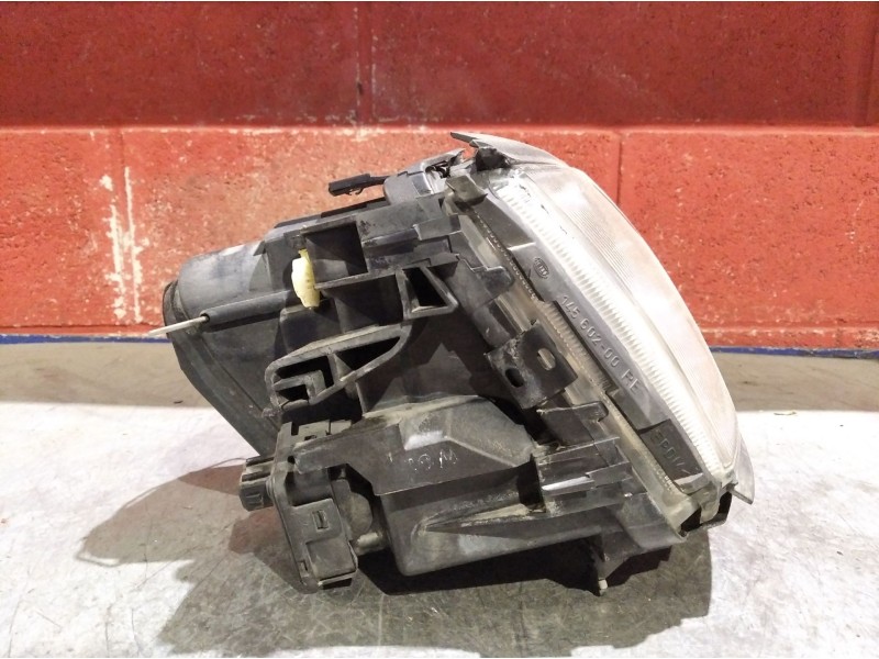 Recambio de faro derecho para audi 100 (431/433/435) 1.6 básico berlina referencia OEM IAM    Recambio de faro derecho para audi 100 (431/433/435) 1.6 básico berlina referencia OEM IAM