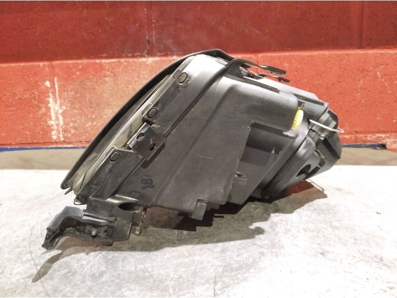 Recambio de faro derecho para audi 100 (431/433/435) 1.6 básico berlina referencia OEM IAM    Recambio de faro derecho para audi 100 (431/433/435) 1.6 básico berlina referencia OEM IAM