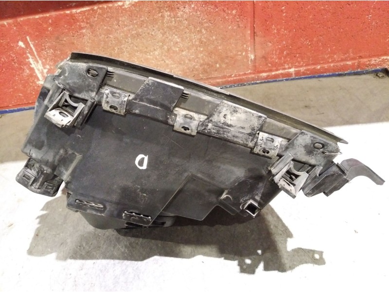 Recambio de faro derecho para audi 100 (431/433/435) 1.6 básico berlina referencia OEM IAM    Recambio de faro derecho para audi 100 (431/433/435) 1.6 básico berlina referencia OEM IAM