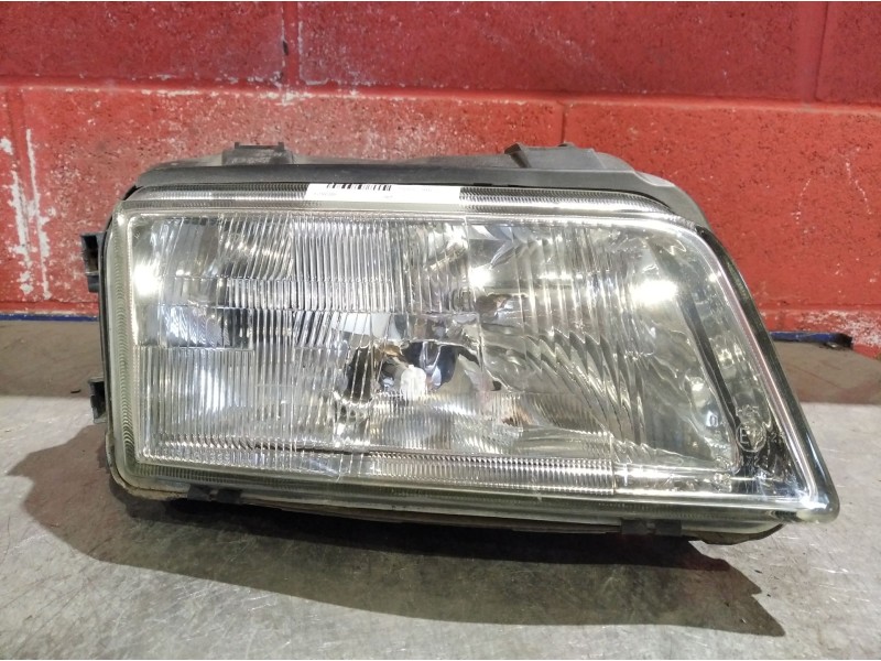 Recambio de faro derecho para audi a4 berlina (b5) 2.6 referencia OEM IAM    Recambio de faro derecho para audi a4 berlina (b5) 2.6 referencia OEM IAM