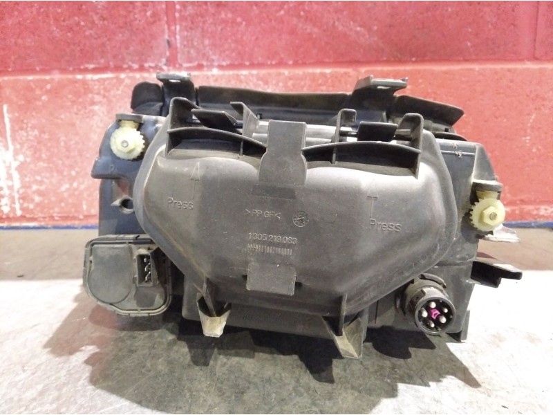 Recambio de faro derecho para audi a4 berlina (b5) 2.6 referencia OEM IAM    Recambio de faro derecho para audi a4 berlina (b5) 2.6 referencia OEM IAM