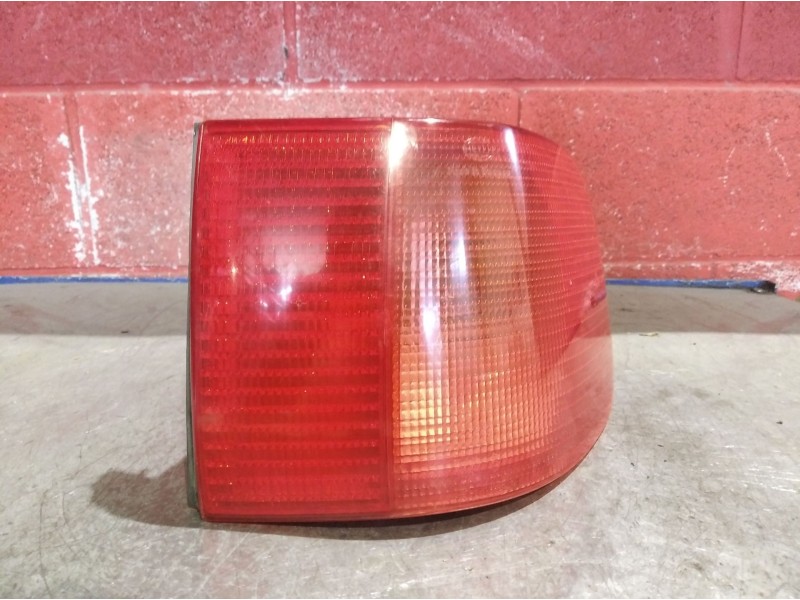 Recambio de piloto trasero derecho para audi 100 (431/433/435) 1.6 básico berlina referencia OEM IAM    Recambio de piloto trasero derecho para audi 100 (431/433/435) 1.6 básico berlina referencia OEM IAM