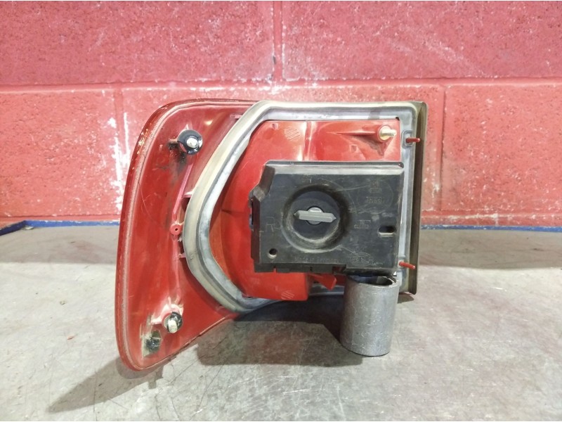 Recambio de piloto trasero derecho para audi 100 (431/433/435) 1.6 básico berlina referencia OEM IAM    Recambio de piloto trasero derecho para audi 100 (431/433/435) 1.6 básico berlina referencia OEM IAM