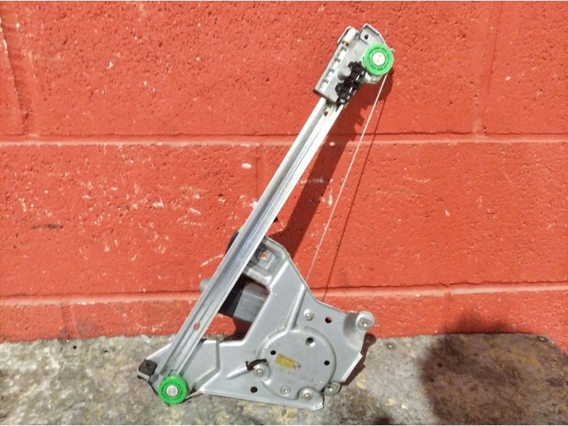 Recambio de elevalunas trasero derecho para audi 100 berlina (c4) básico | 0.90 - ... referencia OEM IAM    Recambio de elevalunas trasero derecho para audi 100 berlina (c4) básico | 0.90 - ... referencia OEM IAM