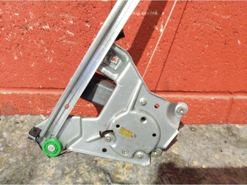 Recambio de elevalunas trasero derecho para audi 100 berlina (c4) básico | 0.90 - ... referencia OEM IAM    Recambio de elevalunas trasero derecho para audi 100 berlina (c4) básico | 0.90 - ... referencia OEM IAM