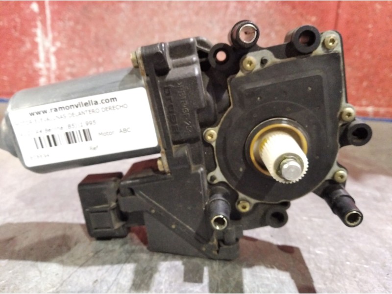 Recambio de motor elevalunas delantero derecho para audi a4 berlina (b5) 2.6 referencia OEM IAM    Recambio de motor elevalunas delantero derecho para audi a4 berlina (b5) 2.6 referencia OEM IAM