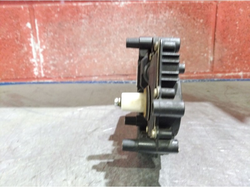 Recambio de motor elevalunas delantero derecho para audi a4 berlina (b5) 2.6 referencia OEM IAM    Recambio de motor elevalunas delantero derecho para audi a4 berlina (b5) 2.6 referencia OEM IAM