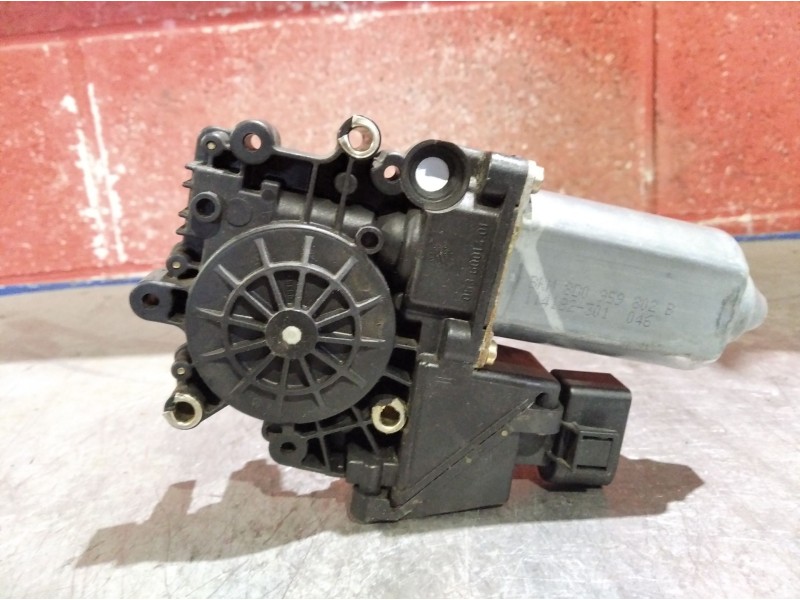 Recambio de motor elevalunas delantero derecho para audi a4 berlina (b5) 2.6 referencia OEM IAM    Recambio de motor elevalunas delantero derecho para audi a4 berlina (b5) 2.6 referencia OEM IAM