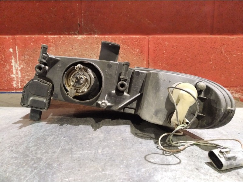 Recambio de faro derecho para chrysler voyager (es) 2.5 td | 10.94 - ... 2.5 td | 10.94 - ... referencia OEM IAM   