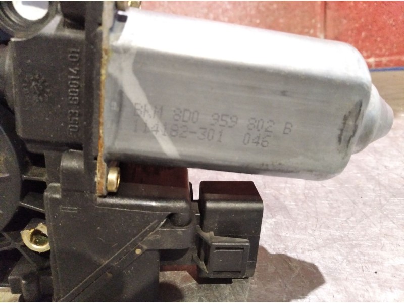 Recambio de motor elevalunas delantero derecho para audi a4 berlina (b5) 2.6 referencia OEM IAM    Recambio de motor elevalunas delantero derecho para audi a4 berlina (b5) 2.6 referencia OEM IAM