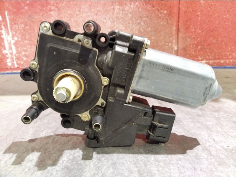 Recambio de motor elevalunas delantero izquierdo para audi a4 berlina (b5) 2.6 referencia OEM IAM   