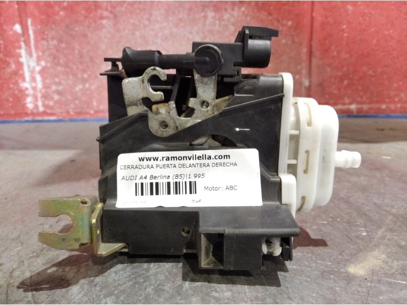 Recambio de cerradura puerta delantera derecha para audi a4 berlina (b5) 2.6 referencia OEM IAM    Recambio de cerradura puerta delantera derecha para audi a4 berlina (b5) 2.6 referencia OEM IAM