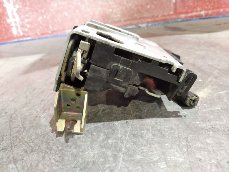 Recambio de cerradura puerta delantera derecha para audi a4 berlina (b5) 2.6 referencia OEM IAM    Recambio de cerradura puerta delantera derecha para audi a4 berlina (b5) 2.6 referencia OEM IAM