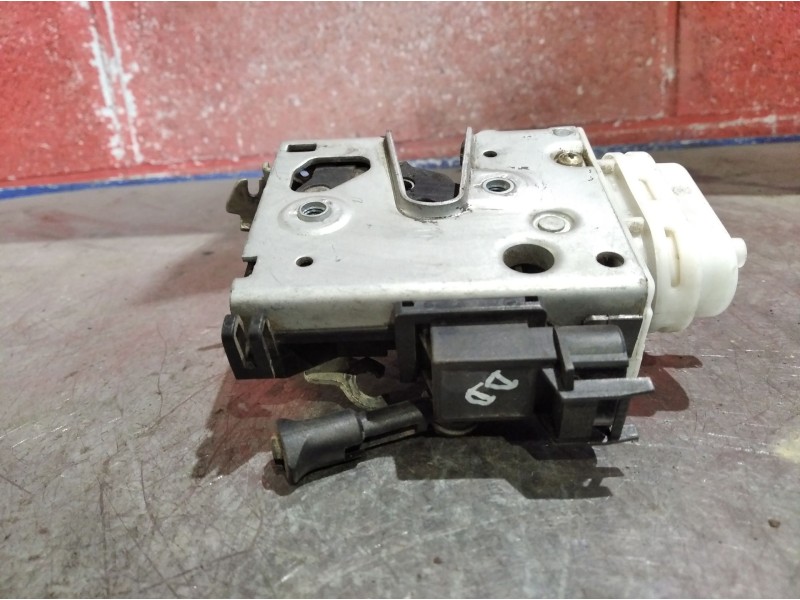 Recambio de cerradura puerta delantera derecha para audi a4 berlina (b5) 2.6 referencia OEM IAM    Recambio de cerradura puerta delantera derecha para audi a4 berlina (b5) 2.6 referencia OEM IAM