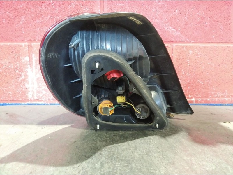 Recambio de piloto trasero derecho para toyota corolla (e11) 1.6 (ae111_) referencia OEM IAM    Recambio de piloto trasero derecho para toyota corolla (e11) 1.6 (ae111_) referencia OEM IAM