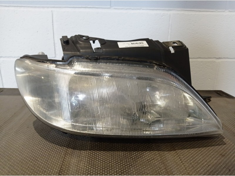 Recambio de faro derecho para citroen xsara coupe 1.9 td vts referencia OEM IAM   