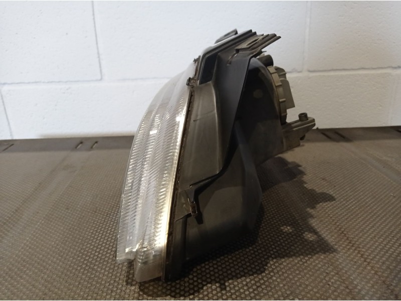 Recambio de faro derecho para citroen xsara coupe 1.9 td vts referencia OEM IAM   