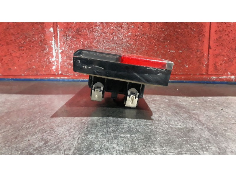 Recambio de piloto porton izquierdo para citroen xantia 1.6i sx referencia OEM IAM    Recambio de piloto porton izquierdo para citroen xantia 1.6i sx referencia OEM IAM