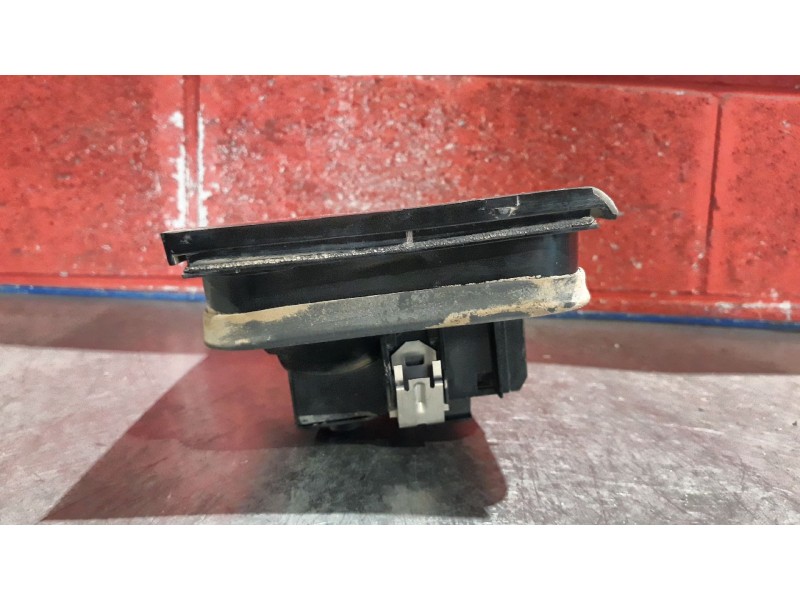 Recambio de piloto porton izquierdo para citroen xantia 1.6i sx referencia OEM IAM    Recambio de piloto porton izquierdo para citroen xantia 1.6i sx referencia OEM IAM