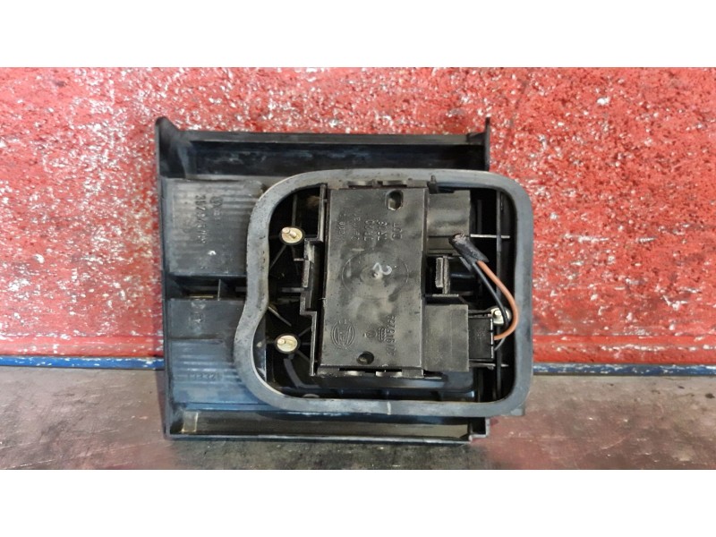 Recambio de piloto porton derecho para volkswagen passat referencia OEM IAM   