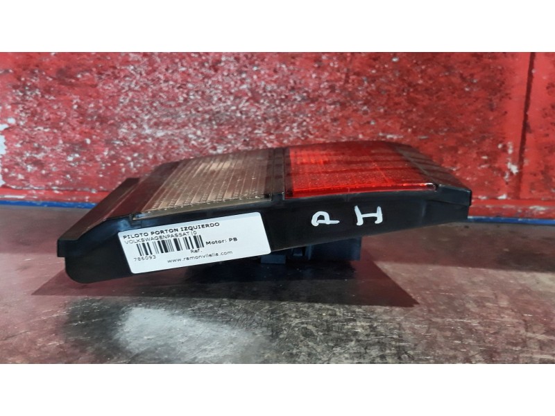 Recambio de piloto porton izquierdo para volkswagen passat referencia OEM IAM   