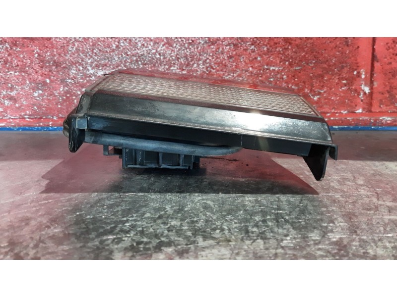 Recambio de piloto porton izquierdo para volkswagen passat referencia OEM IAM   