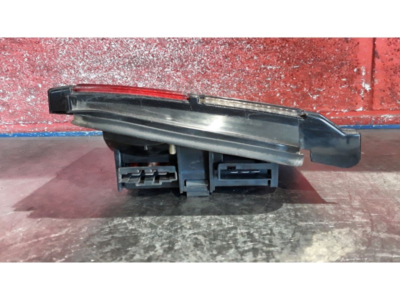 Recambio de piloto porton izquierdo para volkswagen passat referencia OEM IAM   