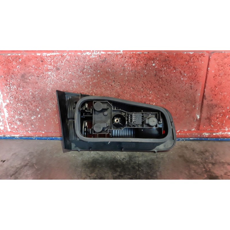 Recambio de piloto porton derecho para renault laguna ii (bg0) 1.6 | 0.01 - ... 1.6 | 0.01 - ... referencia OEM IAM   