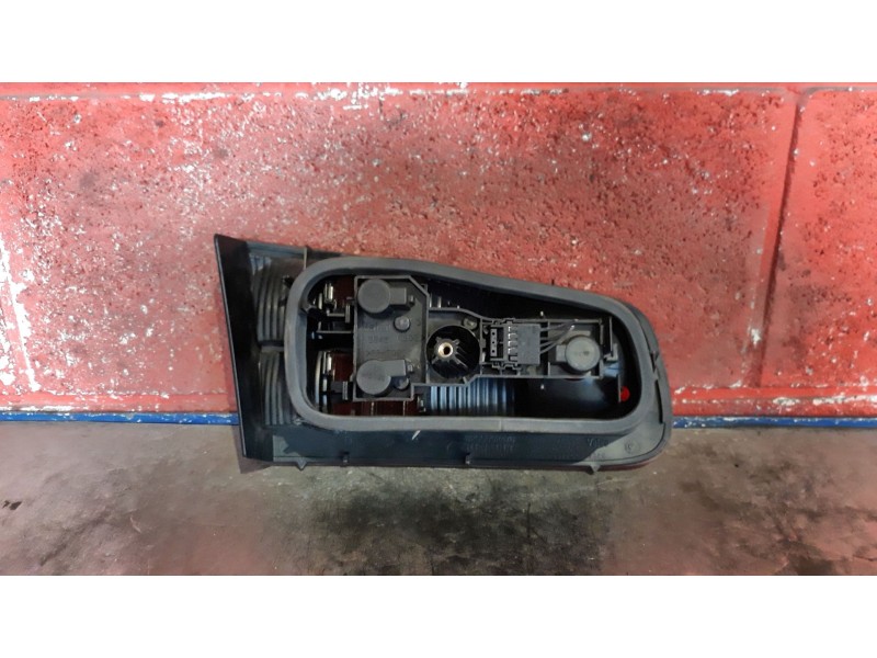 Recambio de piloto porton derecho para renault laguna ii (bg0) 1.6 | 0.01 - ... 1.6 | 0.01 - ... referencia OEM IAM   