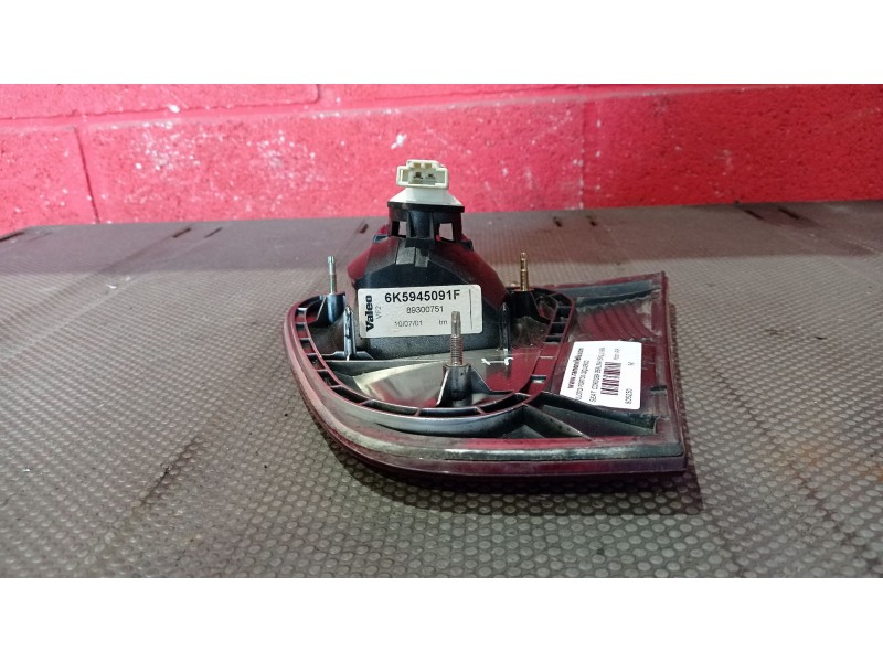 Recambio de piloto porton izquierdo para seat cordoba berlina (6k2) signo referencia OEM IAM   