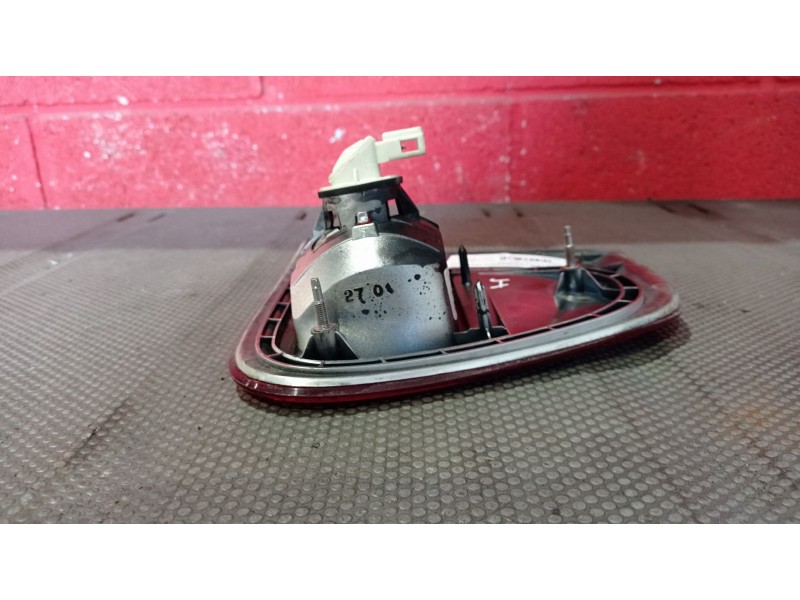 Recambio de piloto porton izquierdo para seat cordoba berlina (6k2) signo referencia OEM IAM   