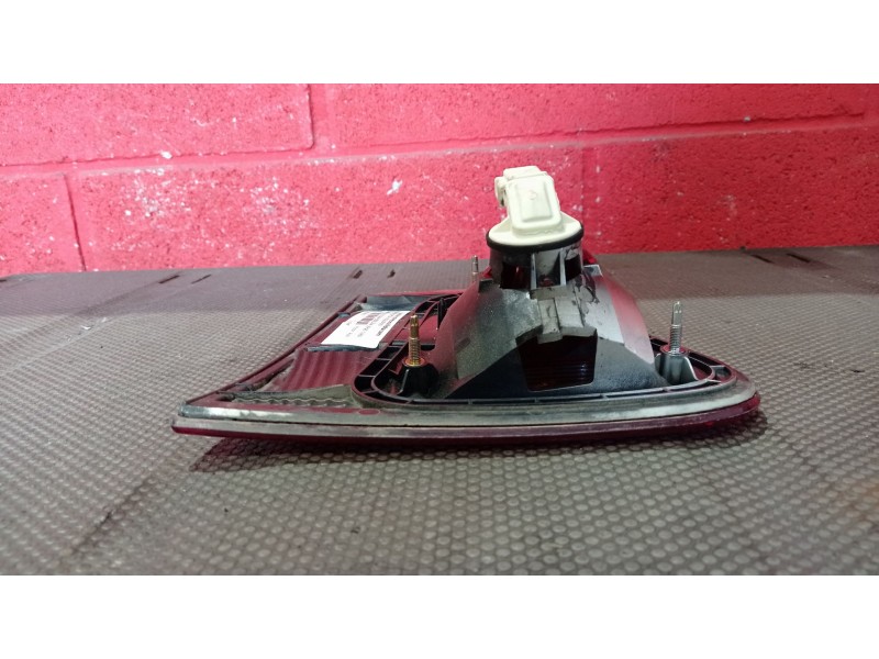 Recambio de piloto porton izquierdo para seat cordoba berlina (6k2) signo referencia OEM IAM   