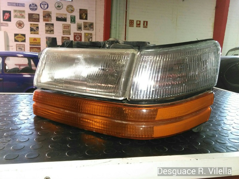 Recambio de faro izquierdo para chrysler voyager (gs) 2.5 td | 10.95 - ... 2.5 td | 10.95 - ... referencia OEM IAM 05014535AA  