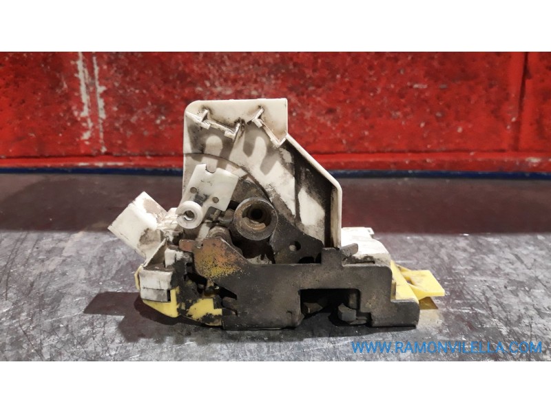 Recambio de cerra. puer. tras. derecha para ford focus 1.6 trend referencia OEM IAM   